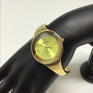 NEW GENOA WOMEN’S BANGLE WATCH
